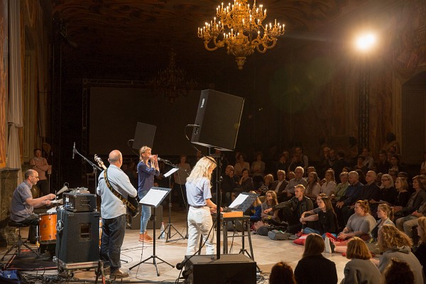 Performance image 4